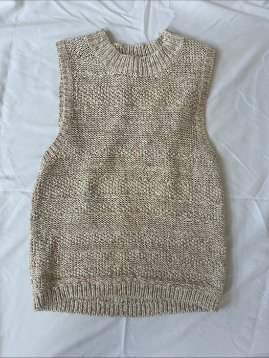 Club Monaco Sweaters - Club Monaco Oatmeal Knit Sleeveless V-Neck Sweater Vest